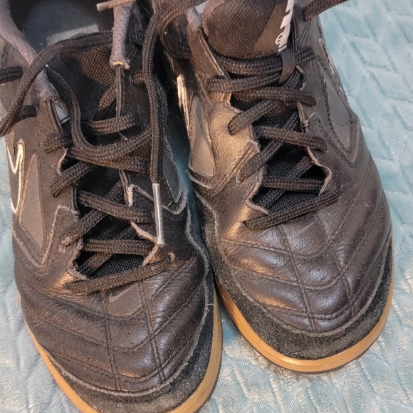 Ladies Sneakers - Picture 10 of 10